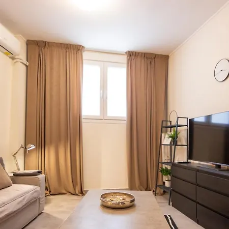 15 Minutes From Acropolis Apartment