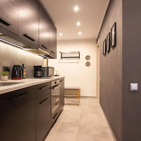 15 Minutes From Acropolis Apartment *
